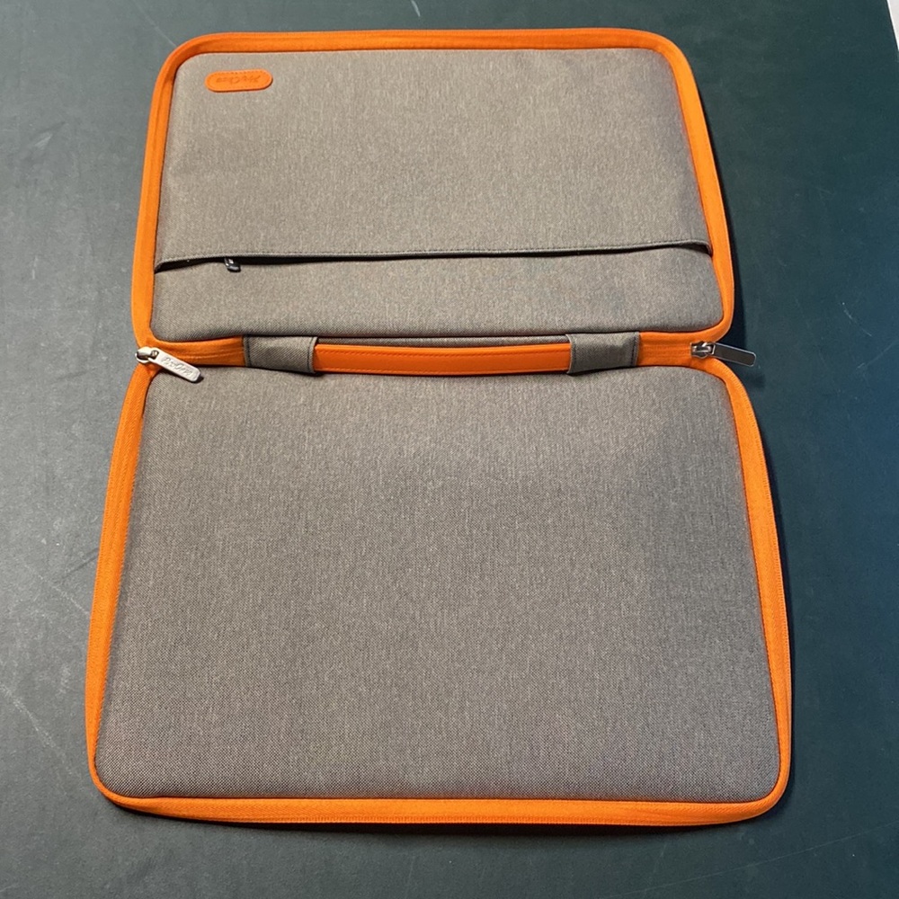 Laptop case - Picture 3 of 3